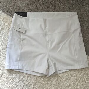 Aritzia mid rise shorts (NWT!!)